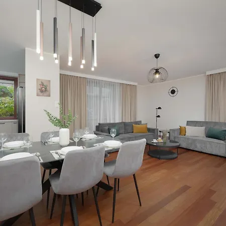 Family With 3 Bedrooms And A Parking Space By Renters *