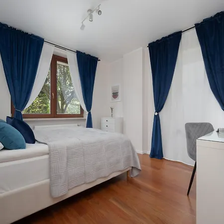 Family With 3 Bedrooms And A Parking Space By Renters