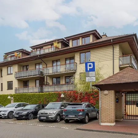 Family With 3 Bedrooms And A Parking Space By Renters Lägenhet *