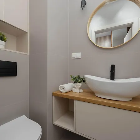 Family With 3 Bedrooms And A Parking Space By Renters Varsovia