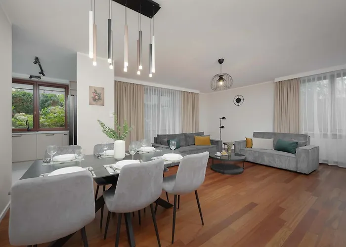 Family With 3 Bedrooms And A Parking Space By Renters *