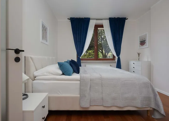 Family With 3 Bedrooms And A Parking Space By Renters Lejlighed