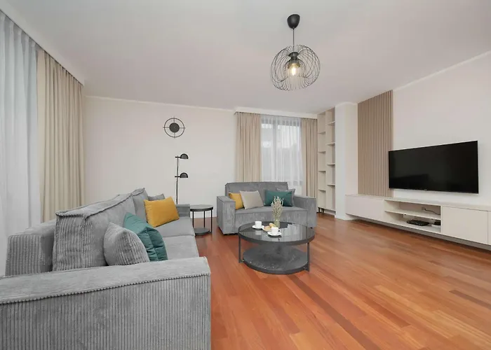 Family With 3 Bedrooms And A Parking Space By Renters