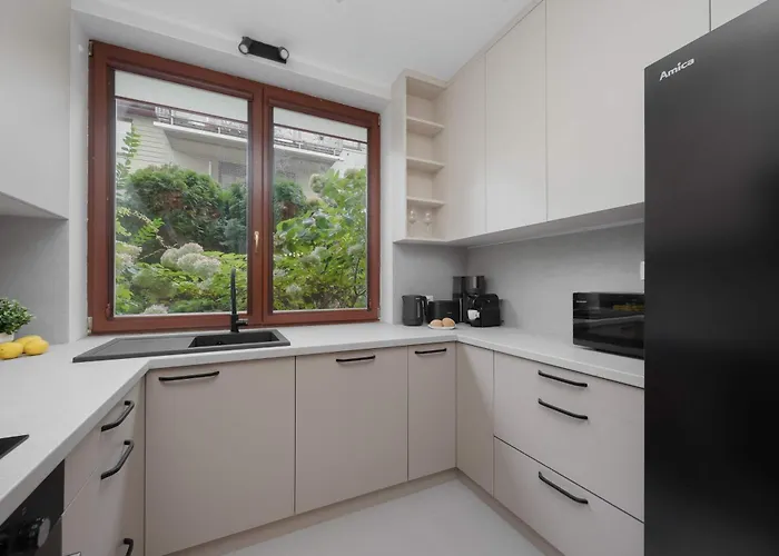 Lejlighed Family With 3 Bedrooms And A Parking Space By Renters Warszawa