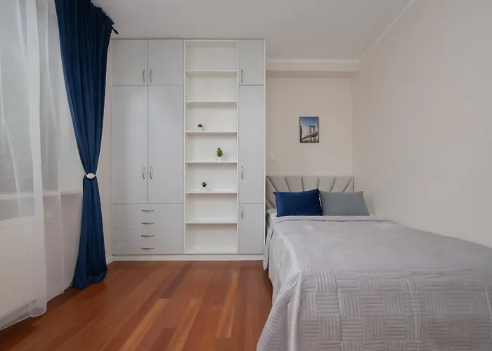 Family With 3 Bedrooms And A Parking Space By Renters * Warszawa