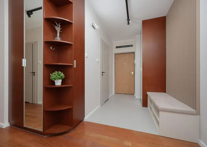 Family With 3 Bedrooms And A Parking Space By Renters Lejlighed Warszawa