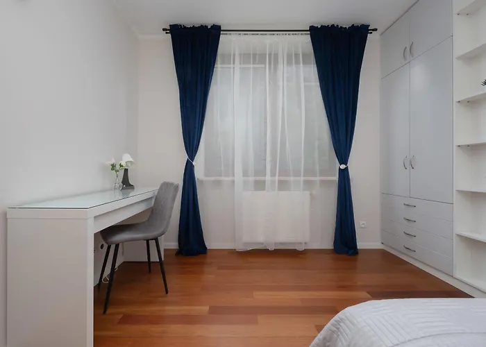 Lejlighed Family With 3 Bedrooms And A Parking Space By Renters Warszawa