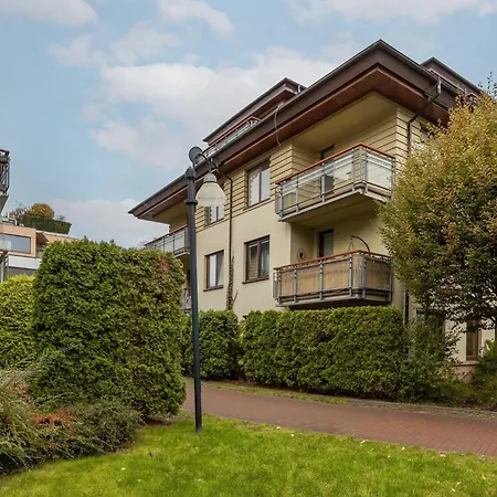 Family With 3 Bedrooms And A Parking Space By Renters *