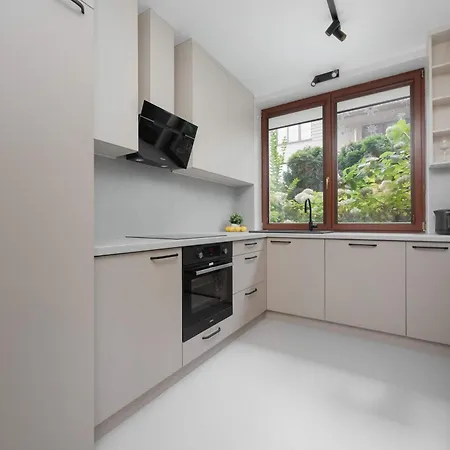 Family With 3 Bedrooms And A Parking Space By Renters