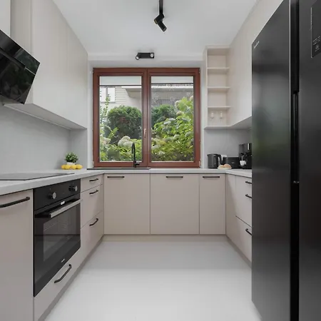 アパート Family With 3 Bedrooms And A Parking Space By Renters ワルシャワ