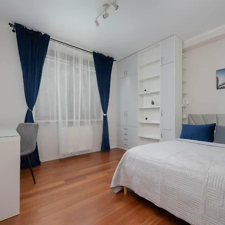 Family With 3 Bedrooms And A Parking Space By Renters