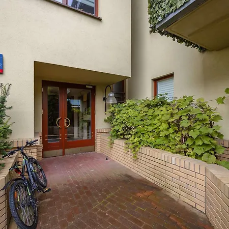 Family With 3 Bedrooms And A Parking Space By Renters