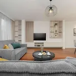 아파트 Family With 3 Bedrooms And A Parking Space By Renters
