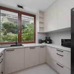 아파트 Family With 3 Bedrooms And A Parking Space By Renters 바르샤바