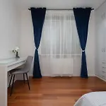 아파트 Family With 3 Bedrooms And A Parking Space By Renters 바르샤바