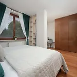 Family With 3 Bedrooms And A Parking Space By Renters 아파트