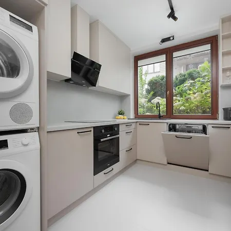 Family With 3 Bedrooms And A Parking Space By Renters 아파트
