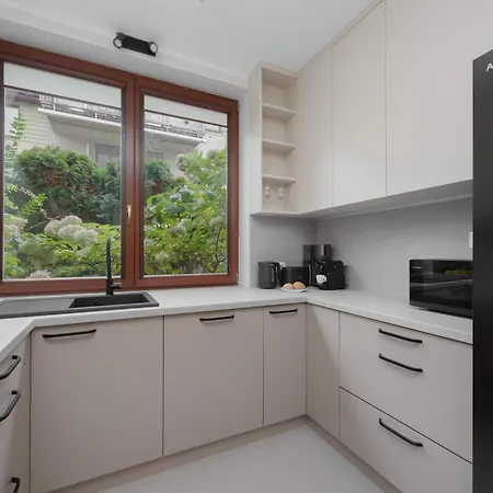 Lejlighed Family With 3 Bedrooms And A Parking Space By Renters Warszawa