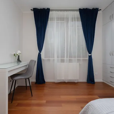 Lejlighed Family With 3 Bedrooms And A Parking Space By Renters Warszawa