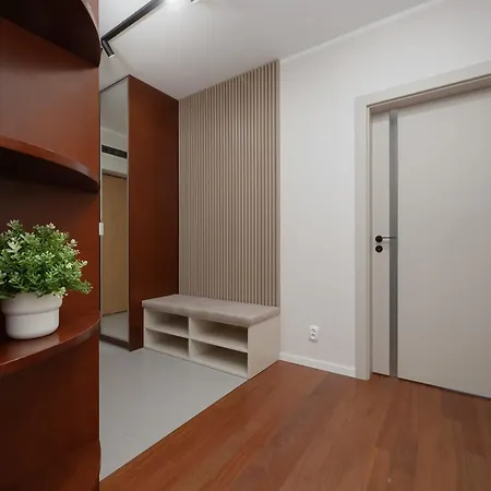 Family With 3 Bedrooms And A Parking Space By Renters Lejlighed *